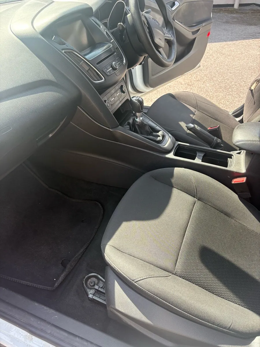 Ford Focus - Image 6