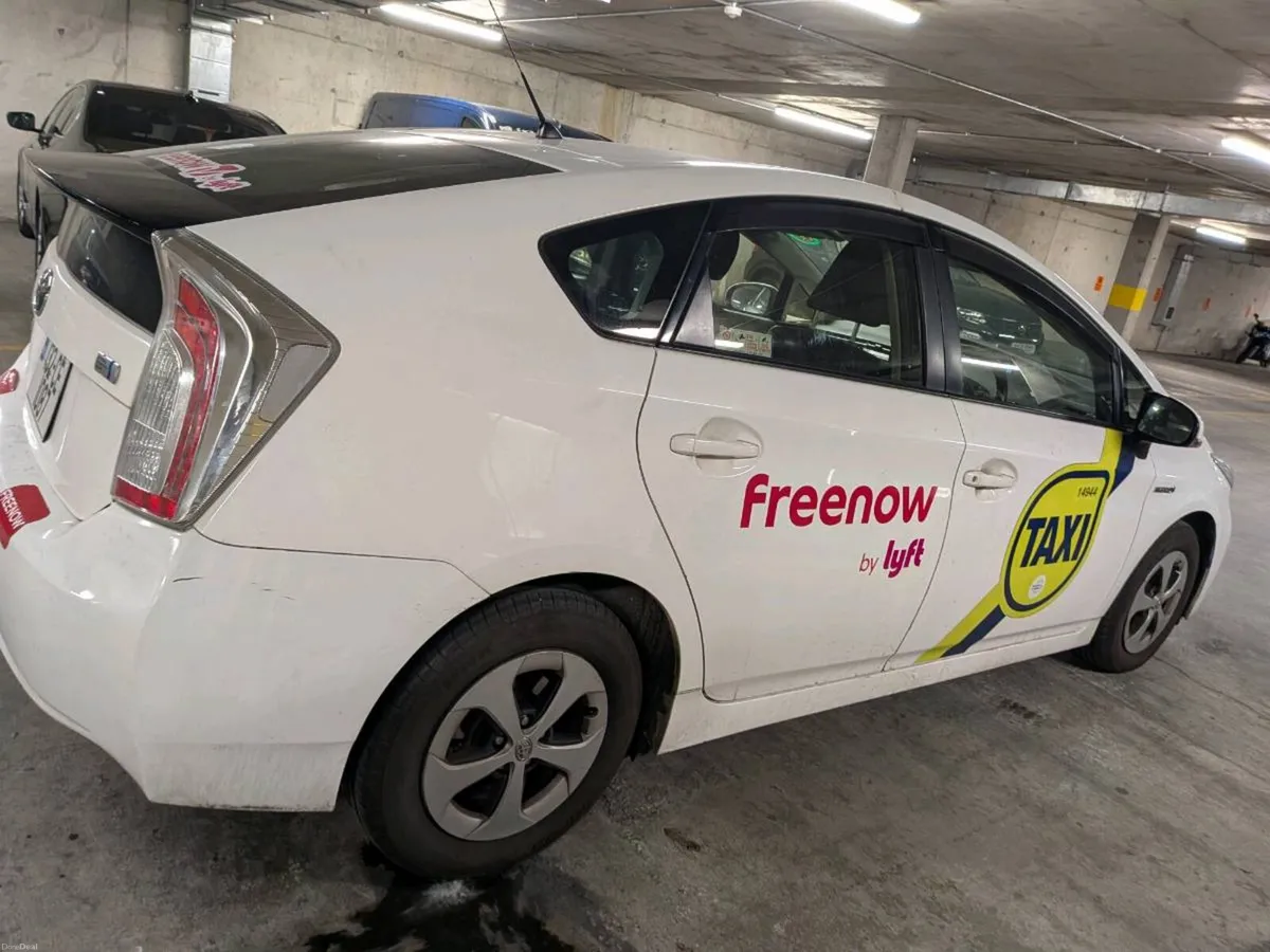 Toyota Preious Hybrid - Image 4
