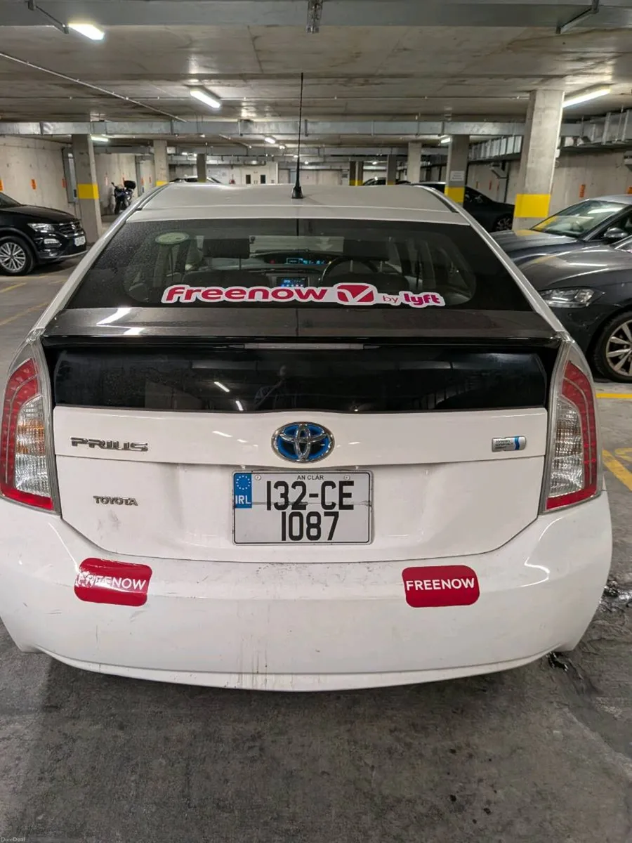 Toyota Preious Hybrid - Image 2
