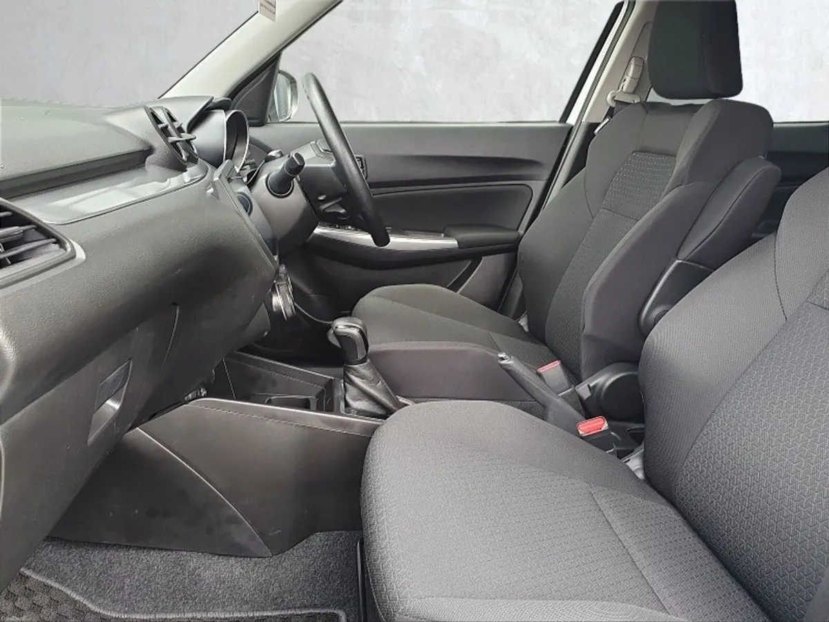 Suzuki Swift **ONLY 41 KMS ** AUTOMATIC 1.2I ** TR - Image 6