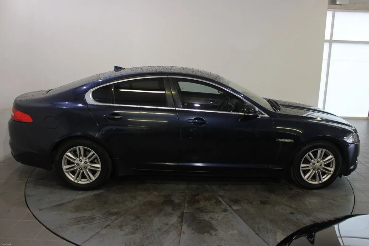 Jaguar XF 2.2 D Luxury (163PS)  AUTO - TENDER 35 - Image 2
