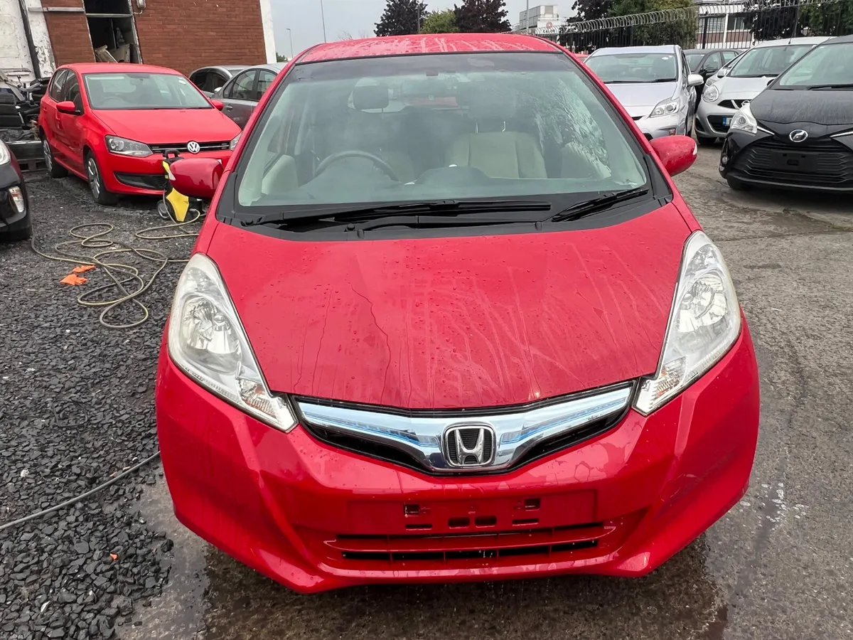 Honda Fit 2013 Automatic/ New Nct / warranty - Image 3