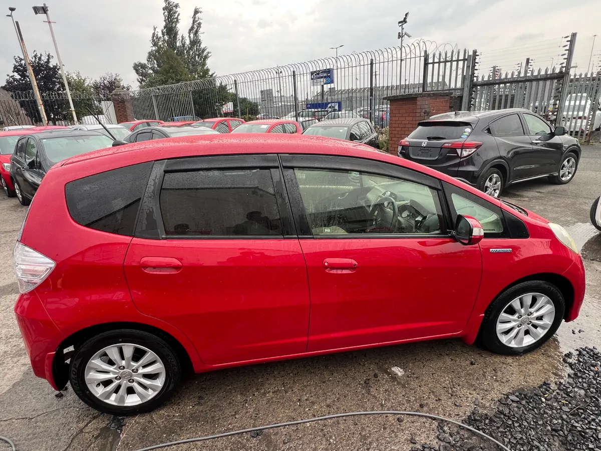 Honda Fit 2013 Automatic/ New Nct / warranty - Image 5