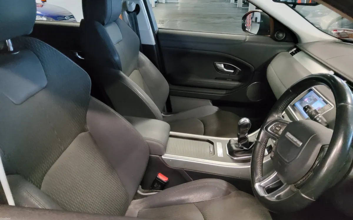 Range Rover Evoque ED4 PURE 2017 - Image 2