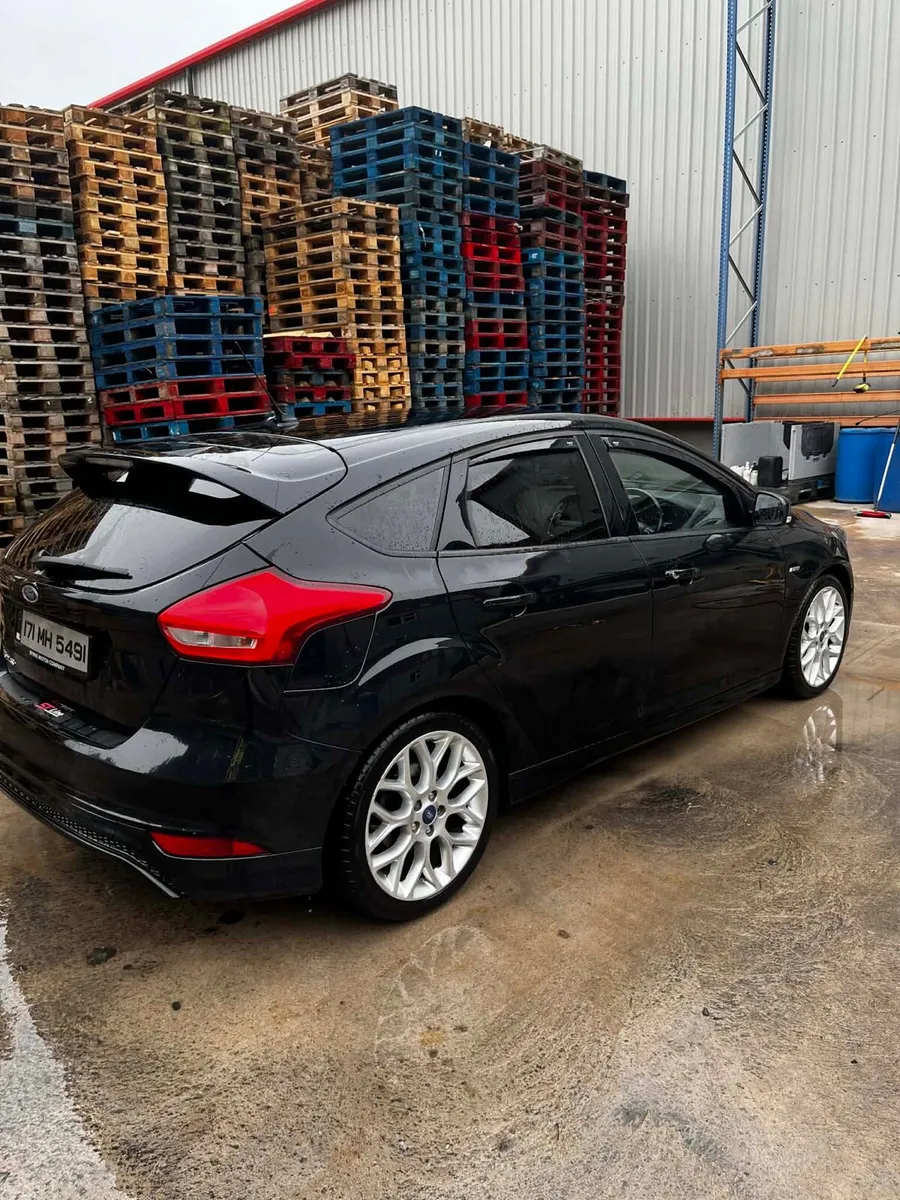 Ford Focus 2017 - Image 2