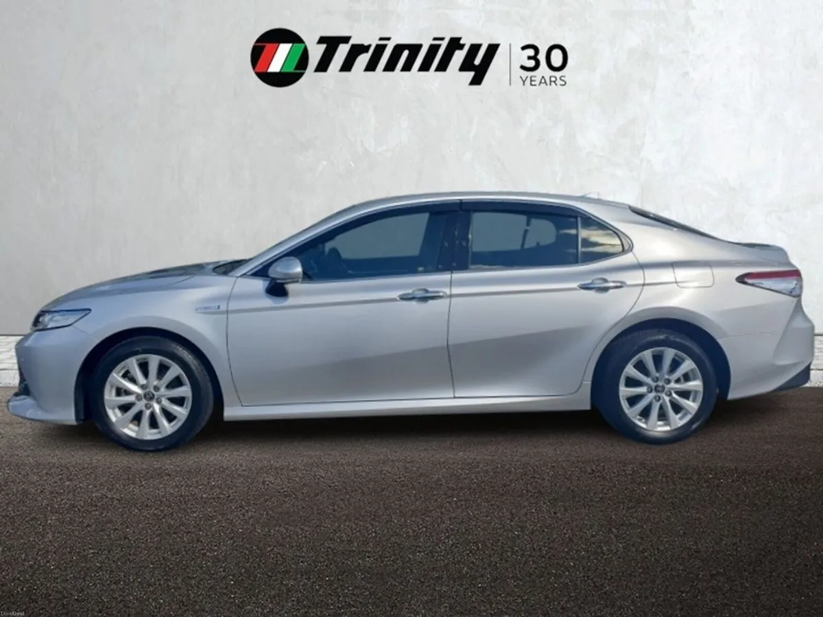 Toyota Camry ** HYBRID ** AUTO ** LOW LOW KMS ** - Image 5