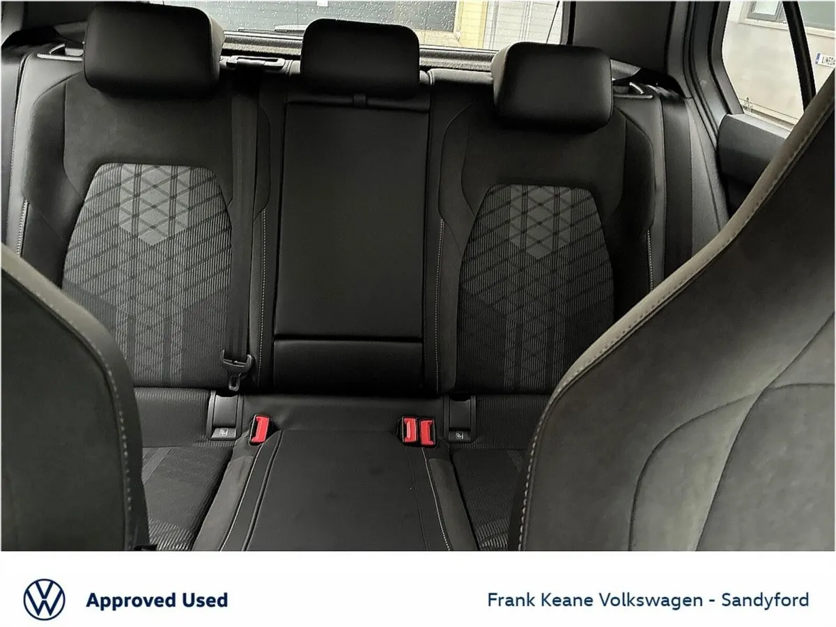 Volkswagen Golf *Auto* R-LINE 1.5 TSI MHEV 150HP A - Image 6