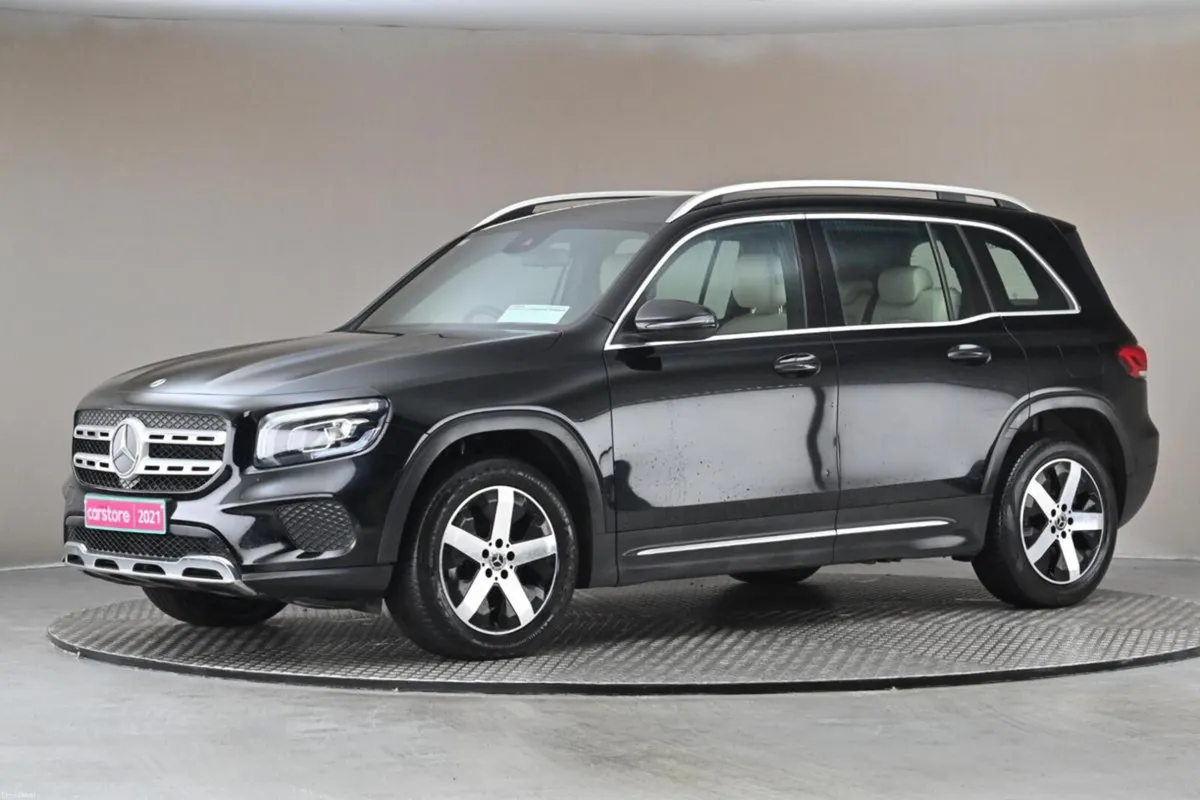 Mercedes-Benz GLB 180D AUTO **FULL BEIGE LEATHER** - Image 4