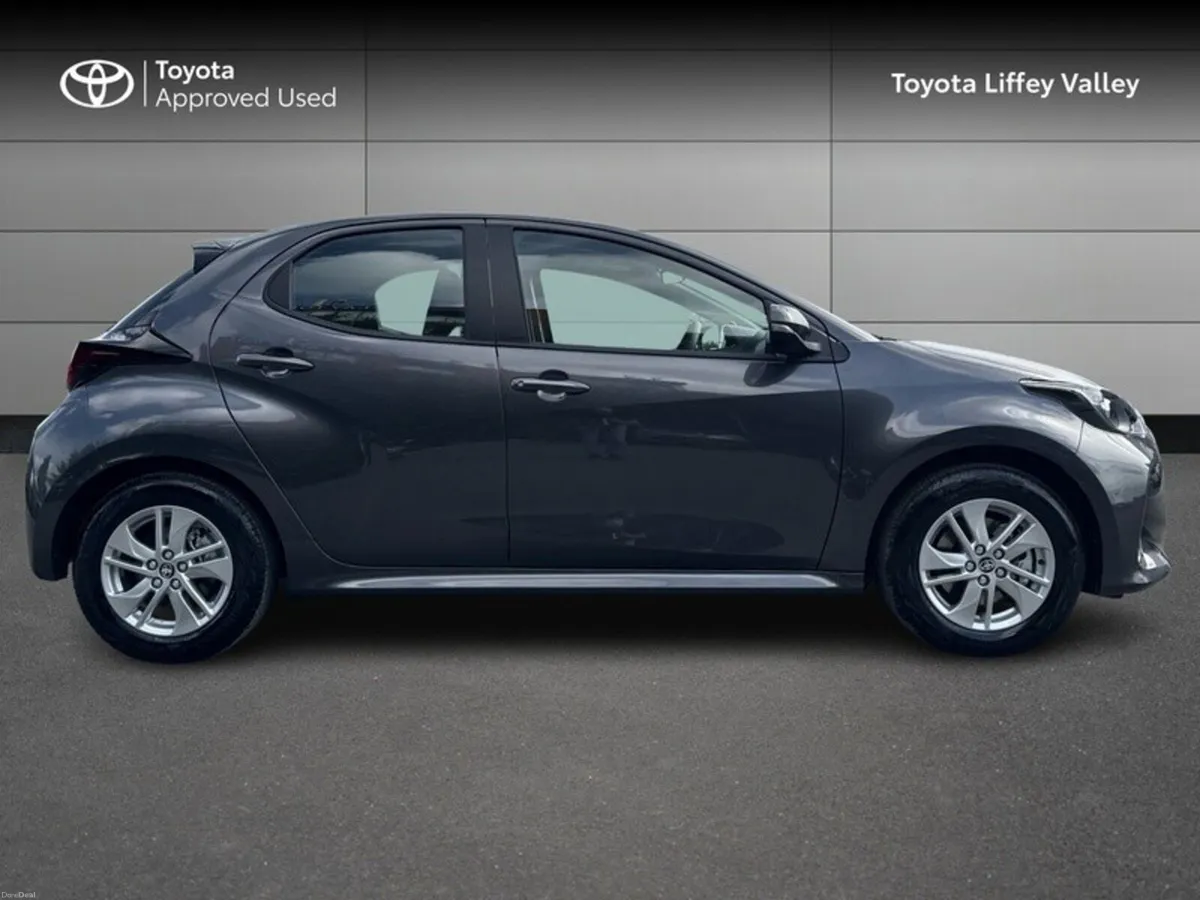 Toyota Yaris YARIS HYBRID LUNA - Image 3