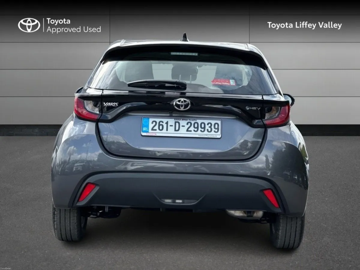Toyota Yaris YARIS HYBRID LUNA - Image 4