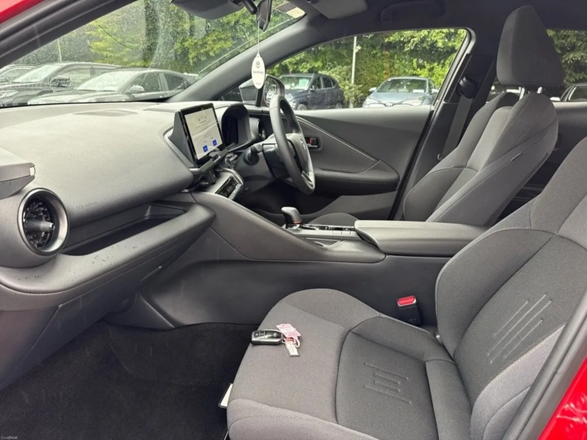 Toyota C-HR C-HR PHEV SPORT+ - Image 6