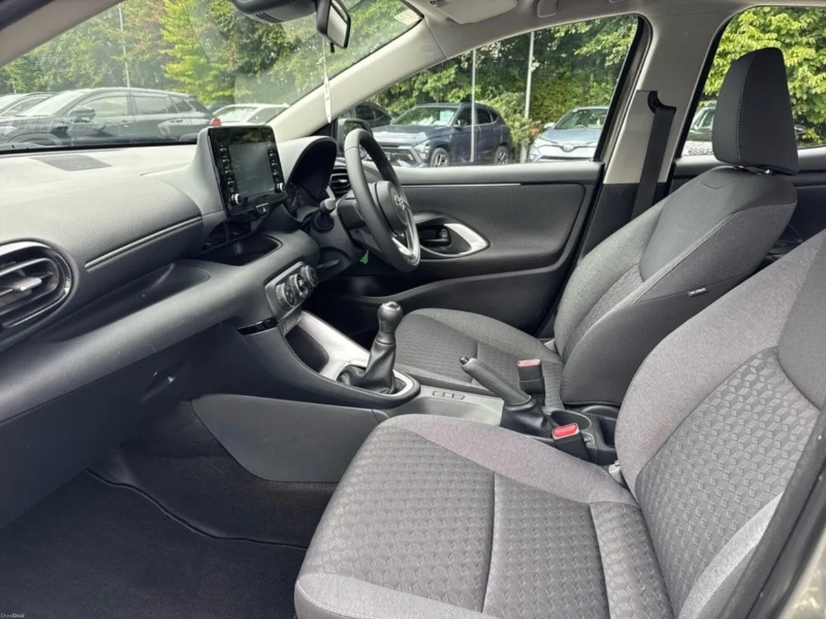 Toyota Yaris YARIS 1.0 LUNA - Image 6