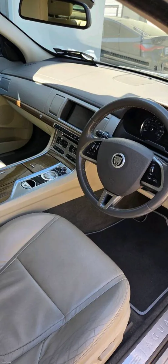 Jaguar XF 2.2D Premium Luxury | Timing Belt Done - Image 3