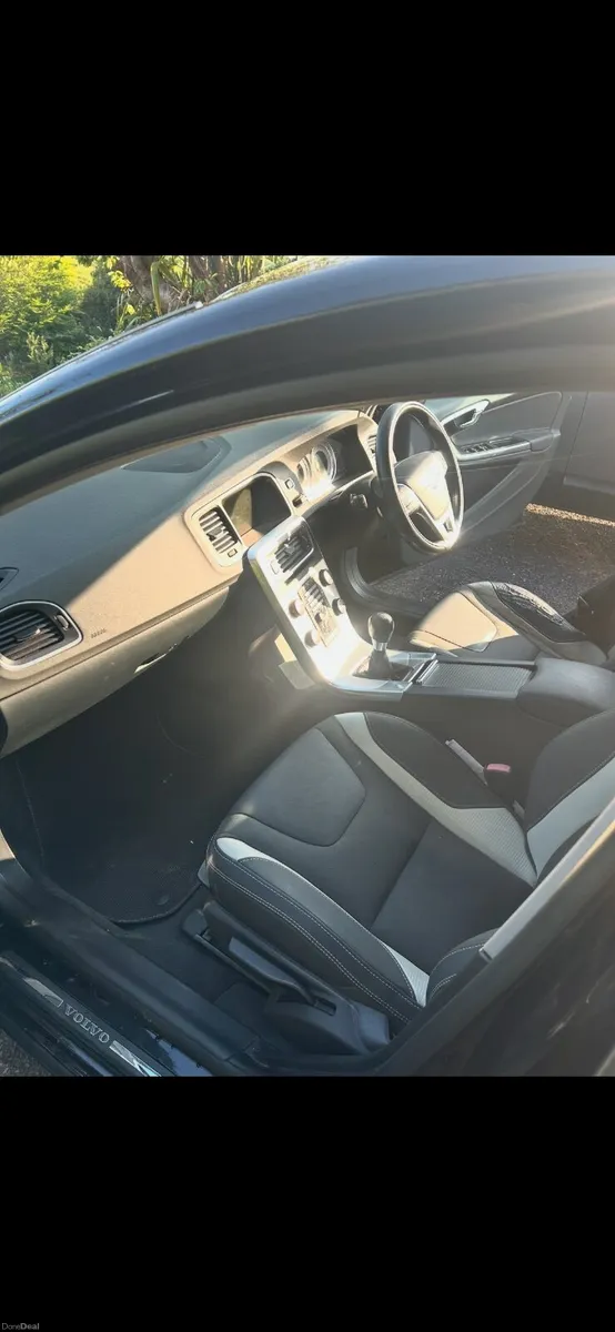 Volvo S60 2013 - Image 2