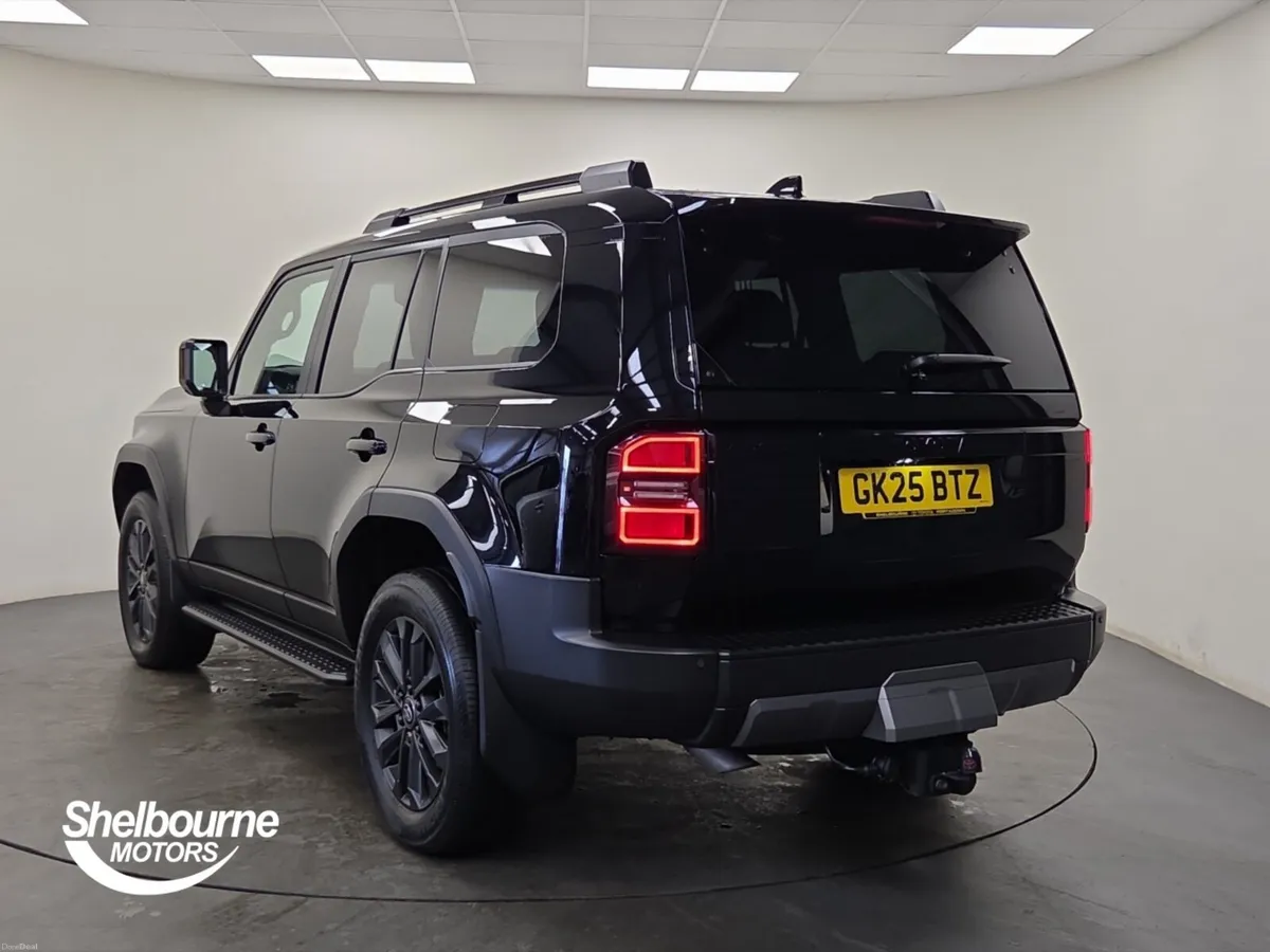 Toyota Land Cruiser 2.8 D-4D 204 Invincible 5dr Au - Image 2
