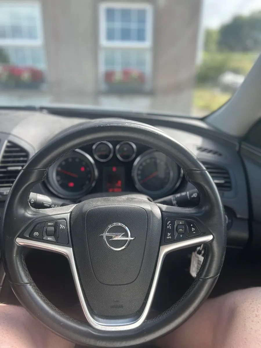 Opel Insignia 2012 1.4L petrol - Image 4