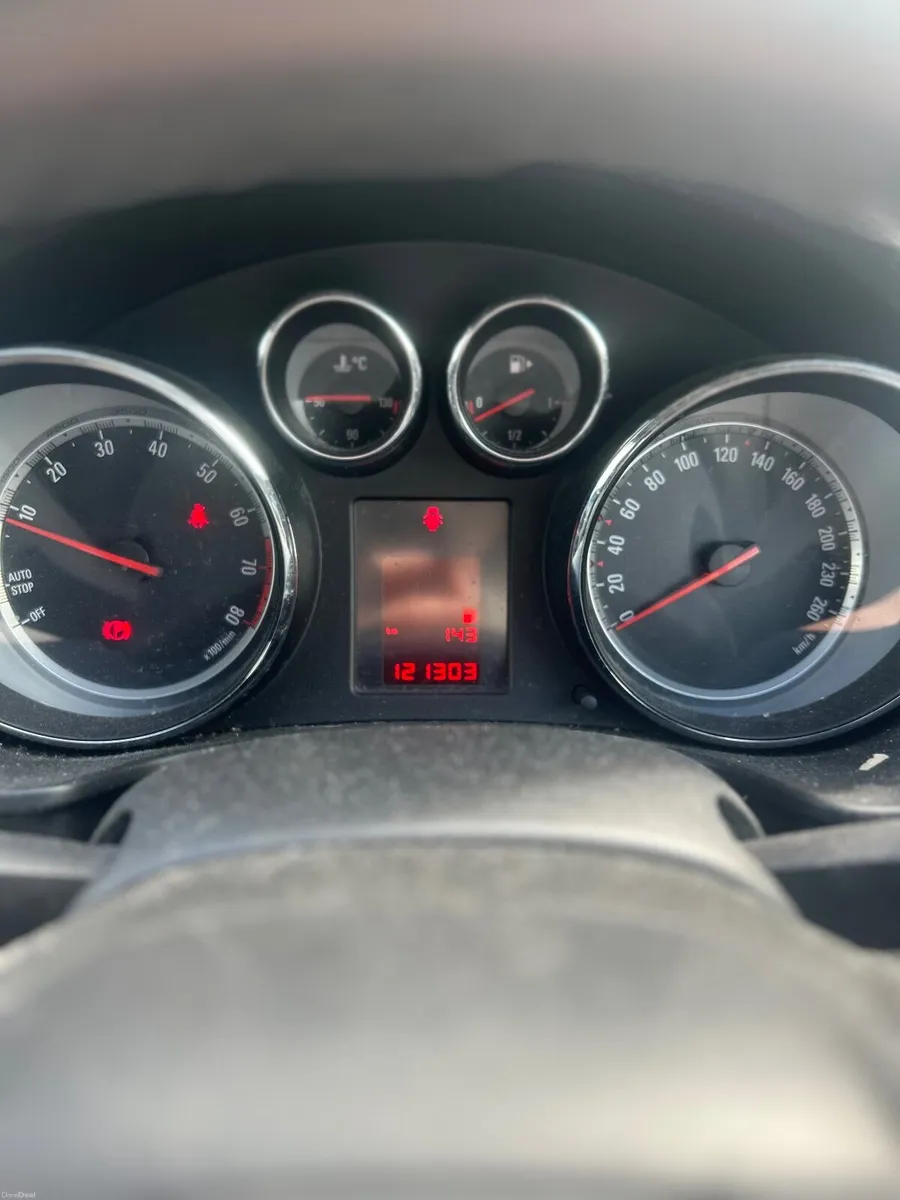Opel Insignia 2012 1.4L petrol - Image 5