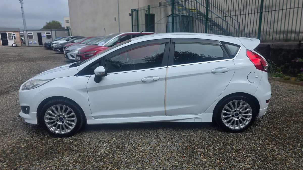 2016 Ford Fiesta - Image 5