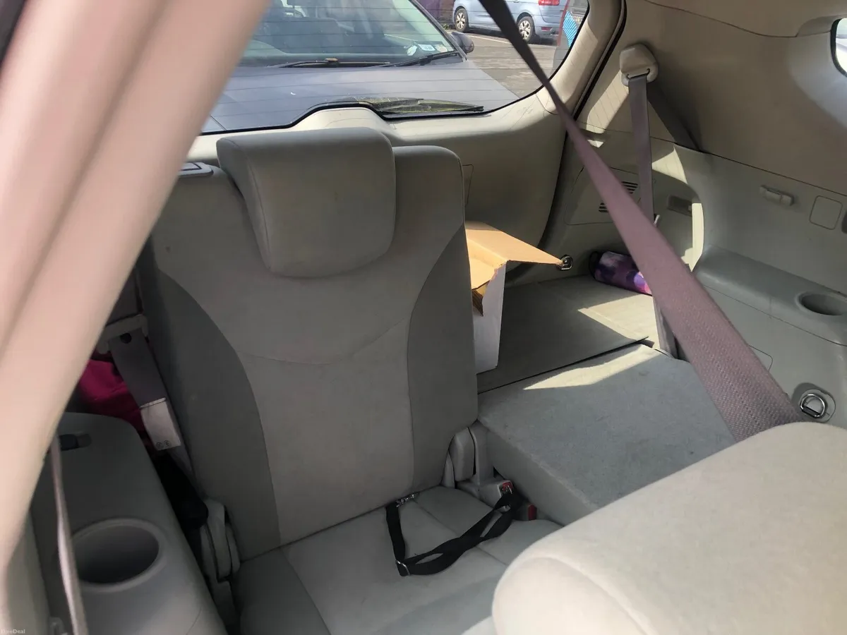 Toyota Prius 2013 - Image 2