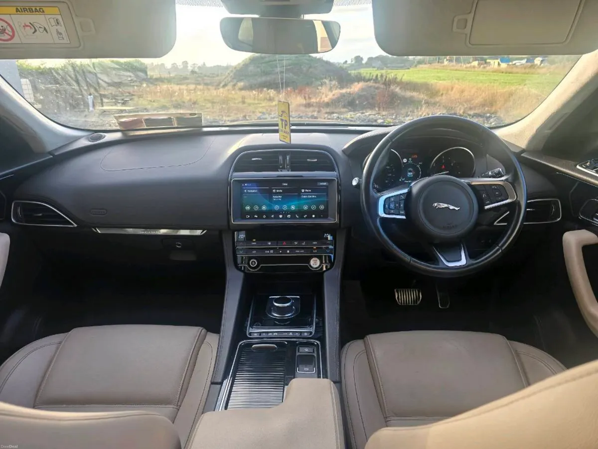 JAGUAR F PACE - Image 4