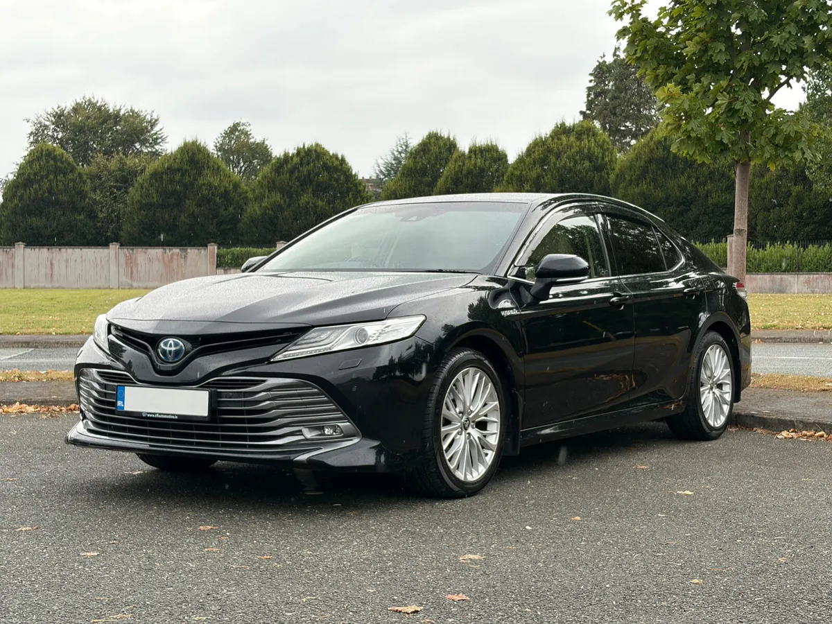 202 Toyota Camry Platinum Hybrid 2.5 Auto - Image 5