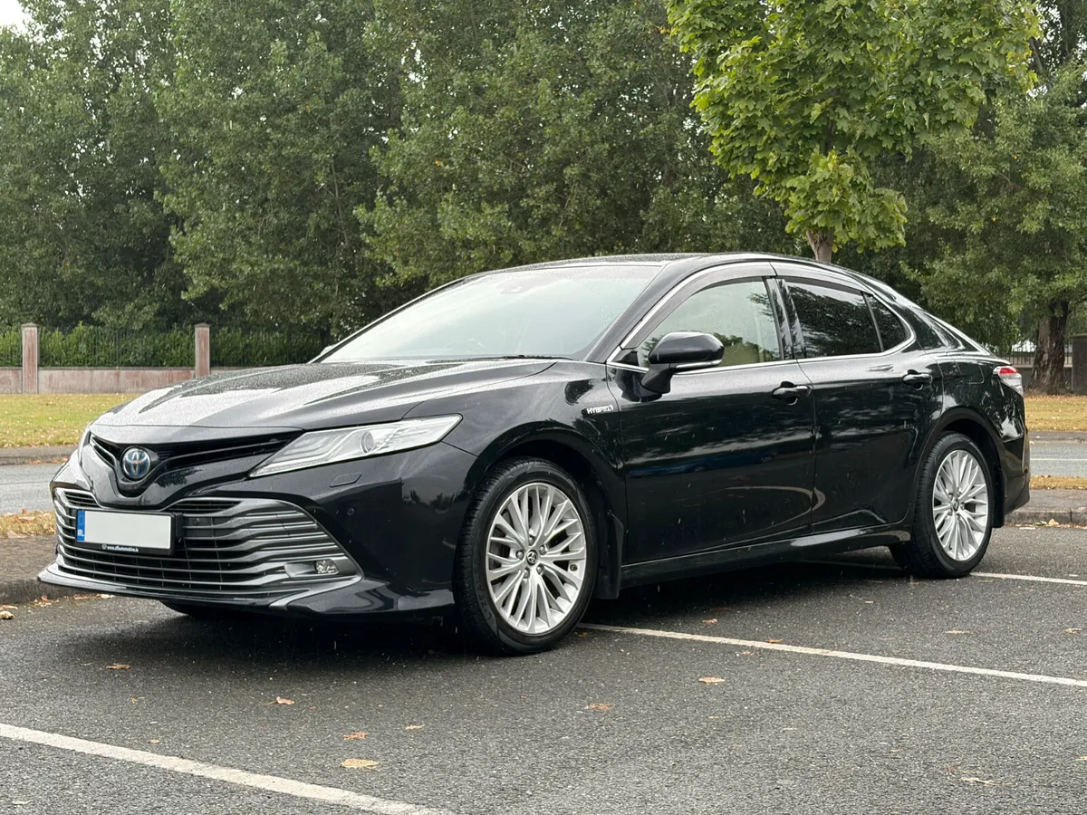 202 Toyota Camry Platinum Hybrid 2.5 Auto - Image 6