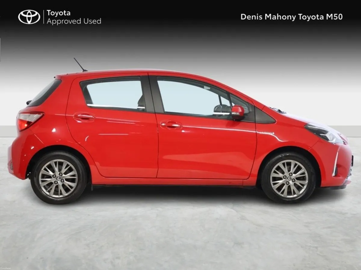 Toyota Yaris Luna Hybrid - Image 3