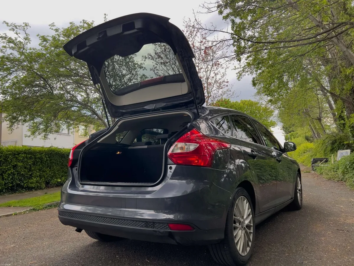 Ford Focus 2012 - Image 2