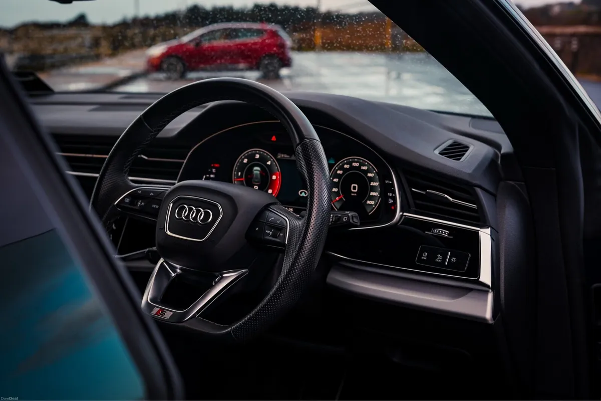 Audi Q8 SLine TDI - Image 6