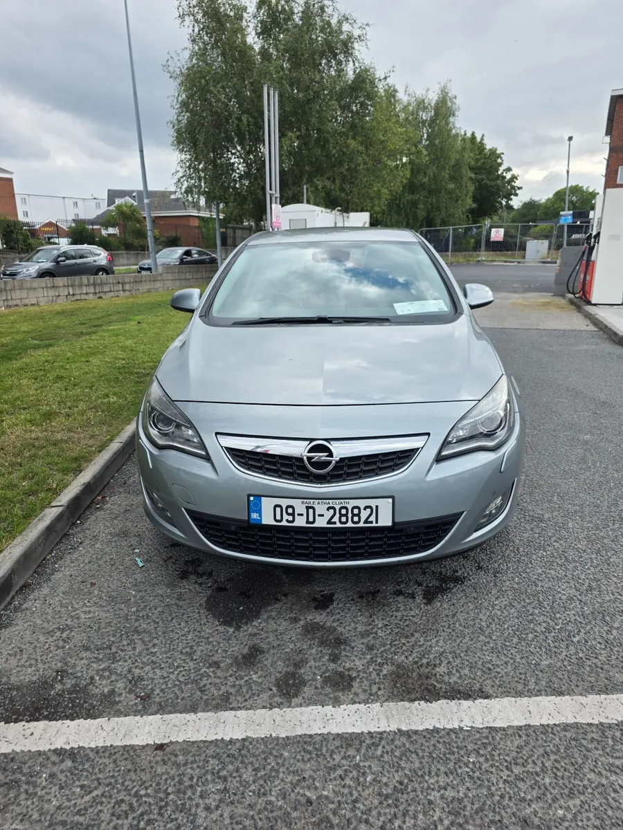 Opel Astra 2009 1.6 Turbo petrol SRI sold as seen - Image 1