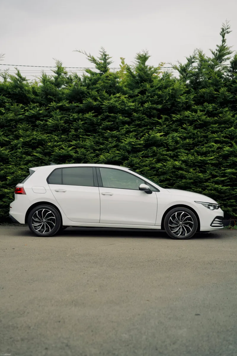 Volkswagen Golf Active Advance 2023| Premium Hatch - Image 5