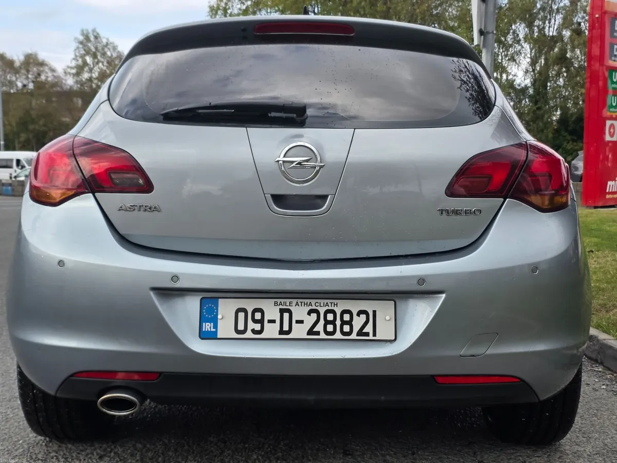 Opel Astra 2009 1.6 Turbo petrol SRI sold as seen - Image 2