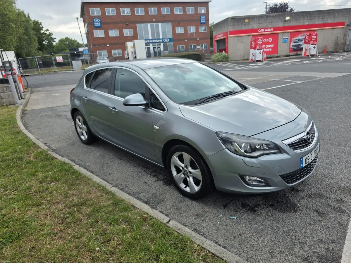 Opel Astra 2009 1.6 Turbo petrol SRI sold as seen - Image 3