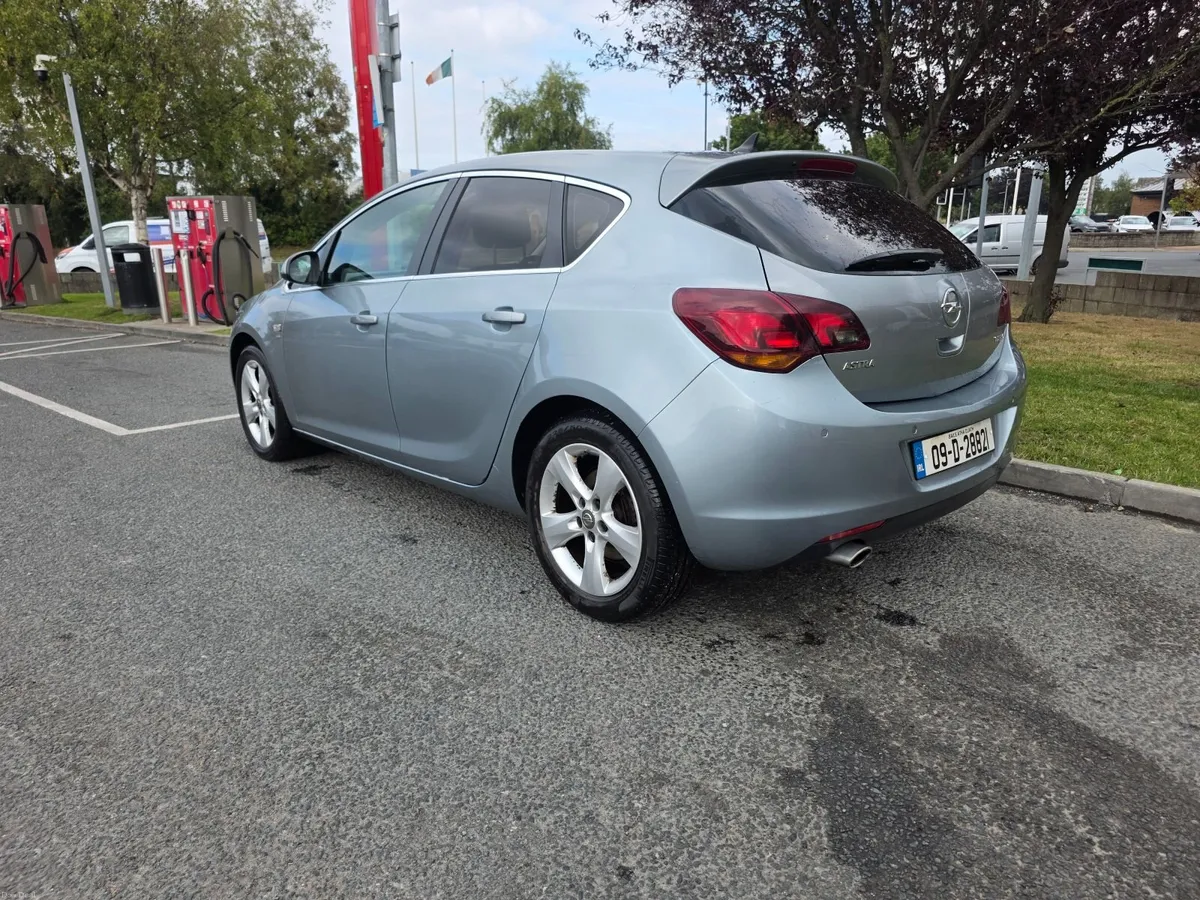 Opel Astra 2009 1.6 Turbo petrol SRI sold as seen - Image 4