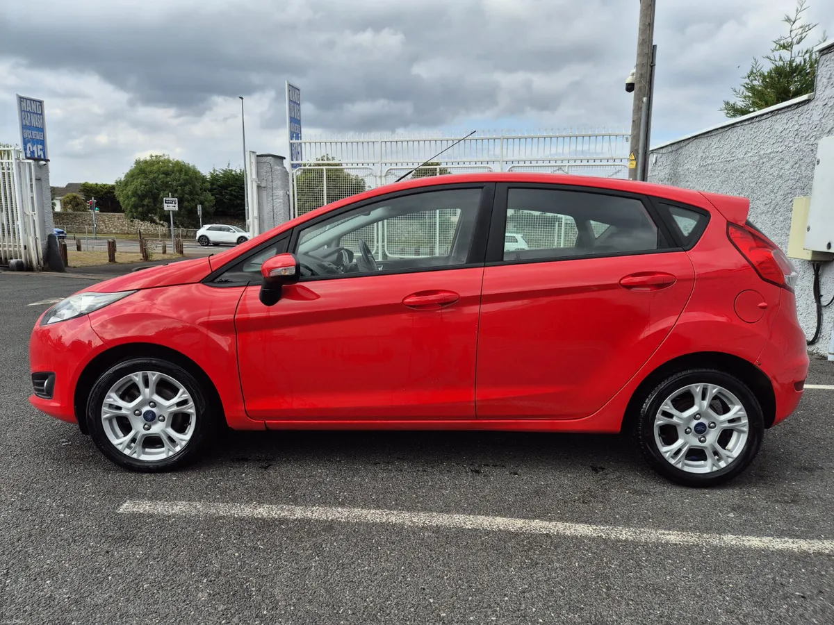 Stunning Ford Fiesta 2013 1.5 Diesel - Image 5