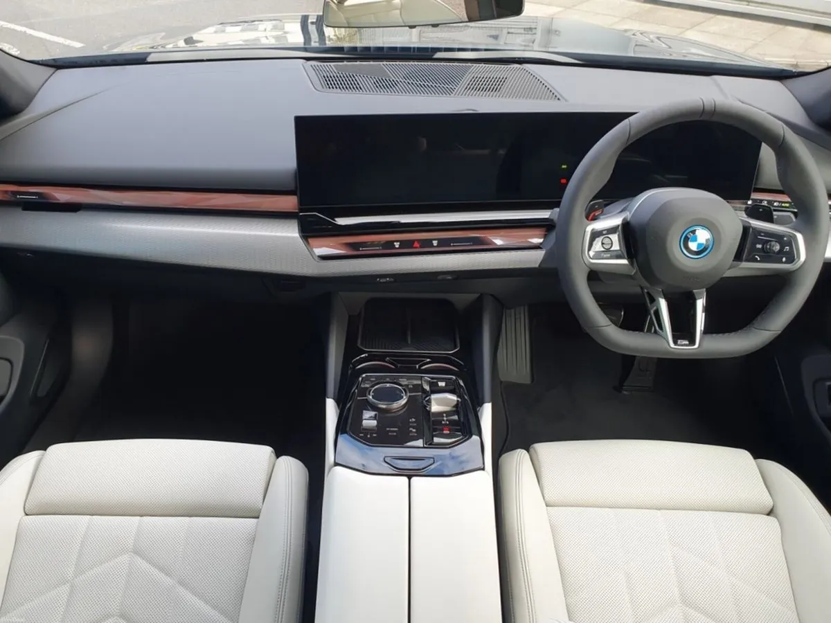 BMW 5-Series 530e M Sport Pro Saloon - Image 4