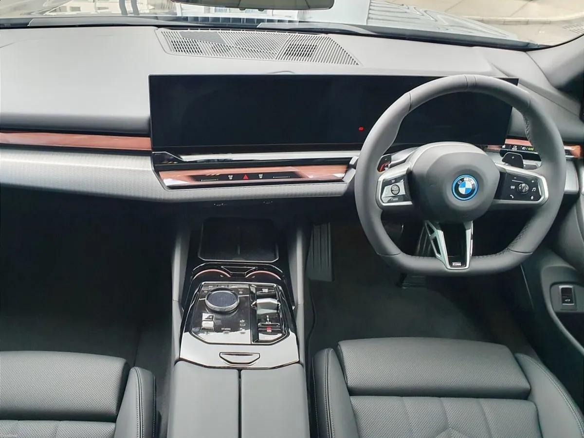 BMW 5-Series 530e M Sport Saloon - Image 4
