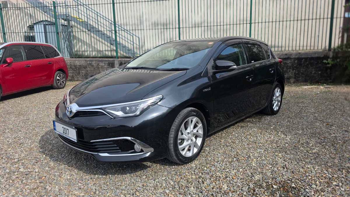 2017 Toyota Auris Hybrid - Image 4