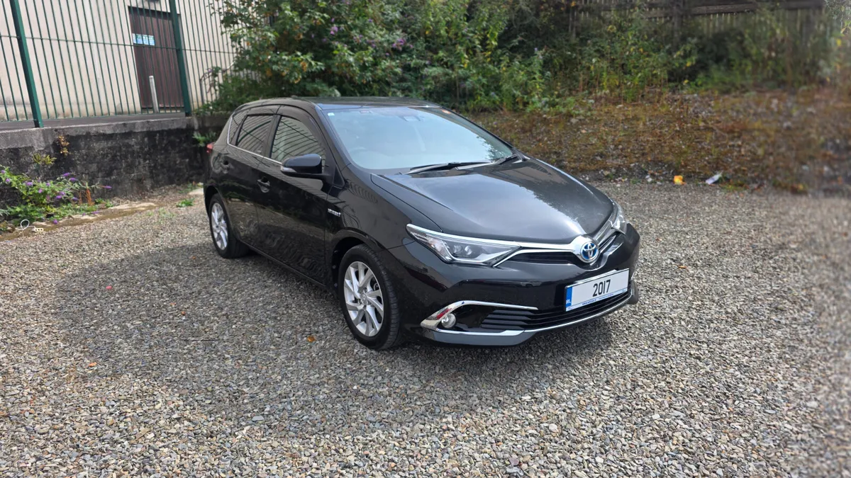 2017 Toyota Auris Hybrid - Image 2
