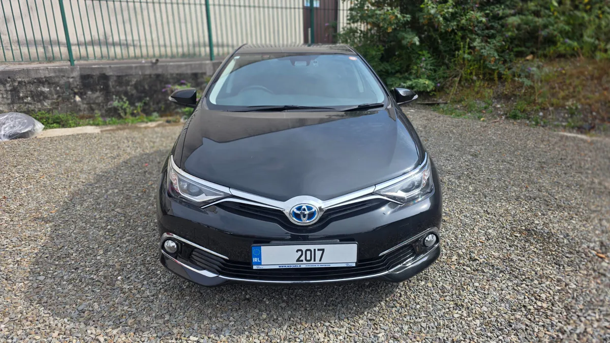 2017 Toyota Auris Hybrid - Image 3
