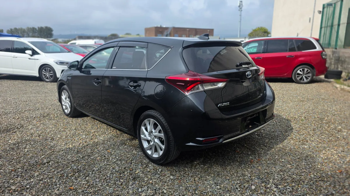 2017 Toyota Auris Hybrid - Image 6