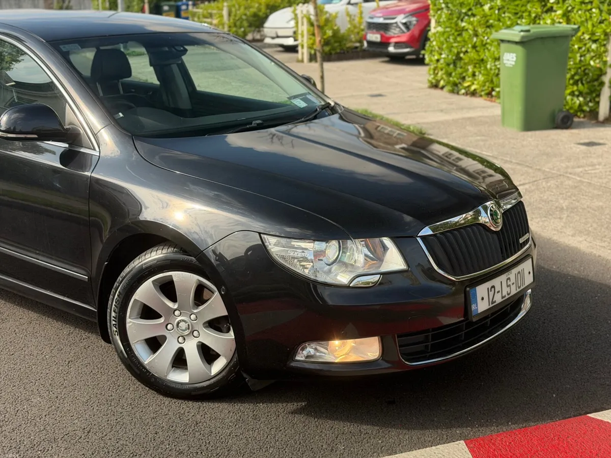 HIGH SPEC, 1 OWNER 🚗 2012 Skoda Superb 1.6tdi - Image 2