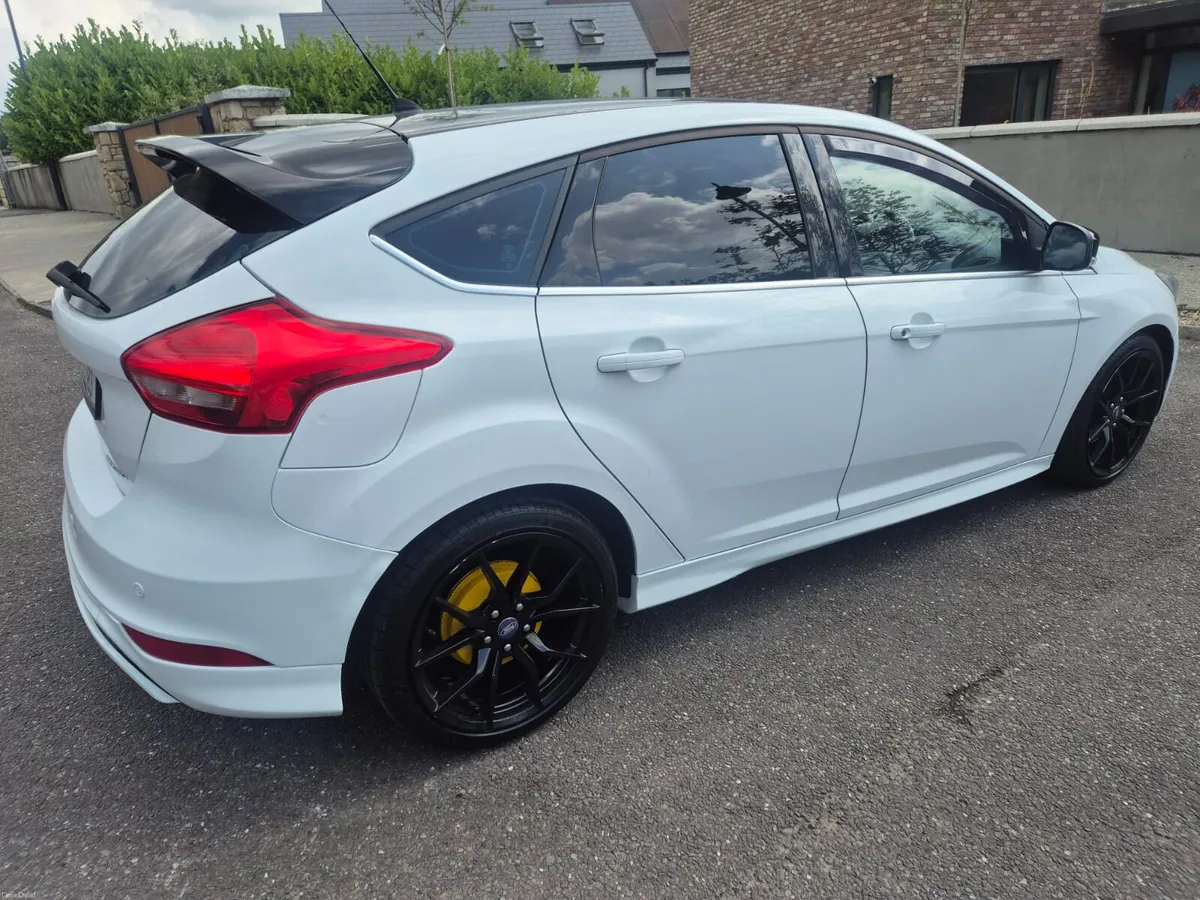 FORD FOCUS TITANIUM 1.6 DIESEL low milage - Image 4