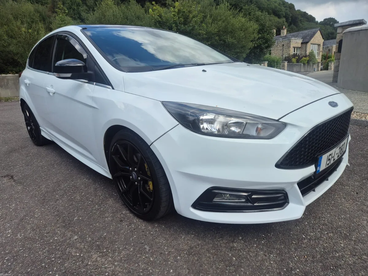 FORD FOCUS TITANIUM 1.6 DIESEL low milage - Image 2