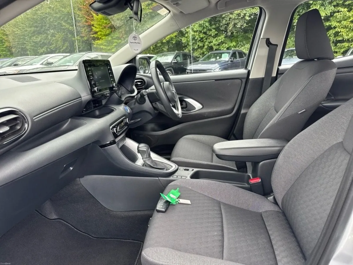 Toyota Yaris YARIS 1.5 HYBRID LUNA - Image 6