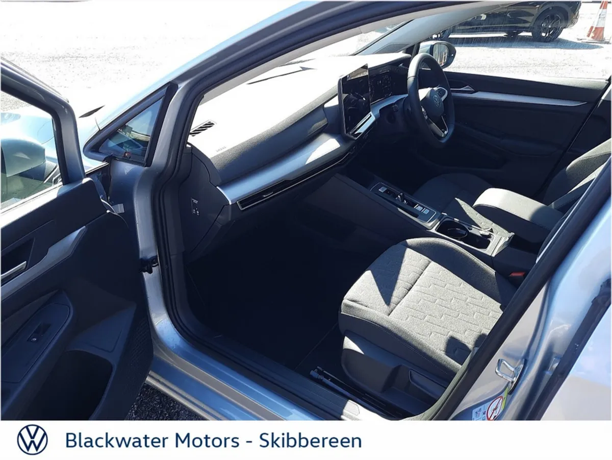 Volkswagen Golf 1.5 TSI 150HP EDITION 75 PHEV - Image 3