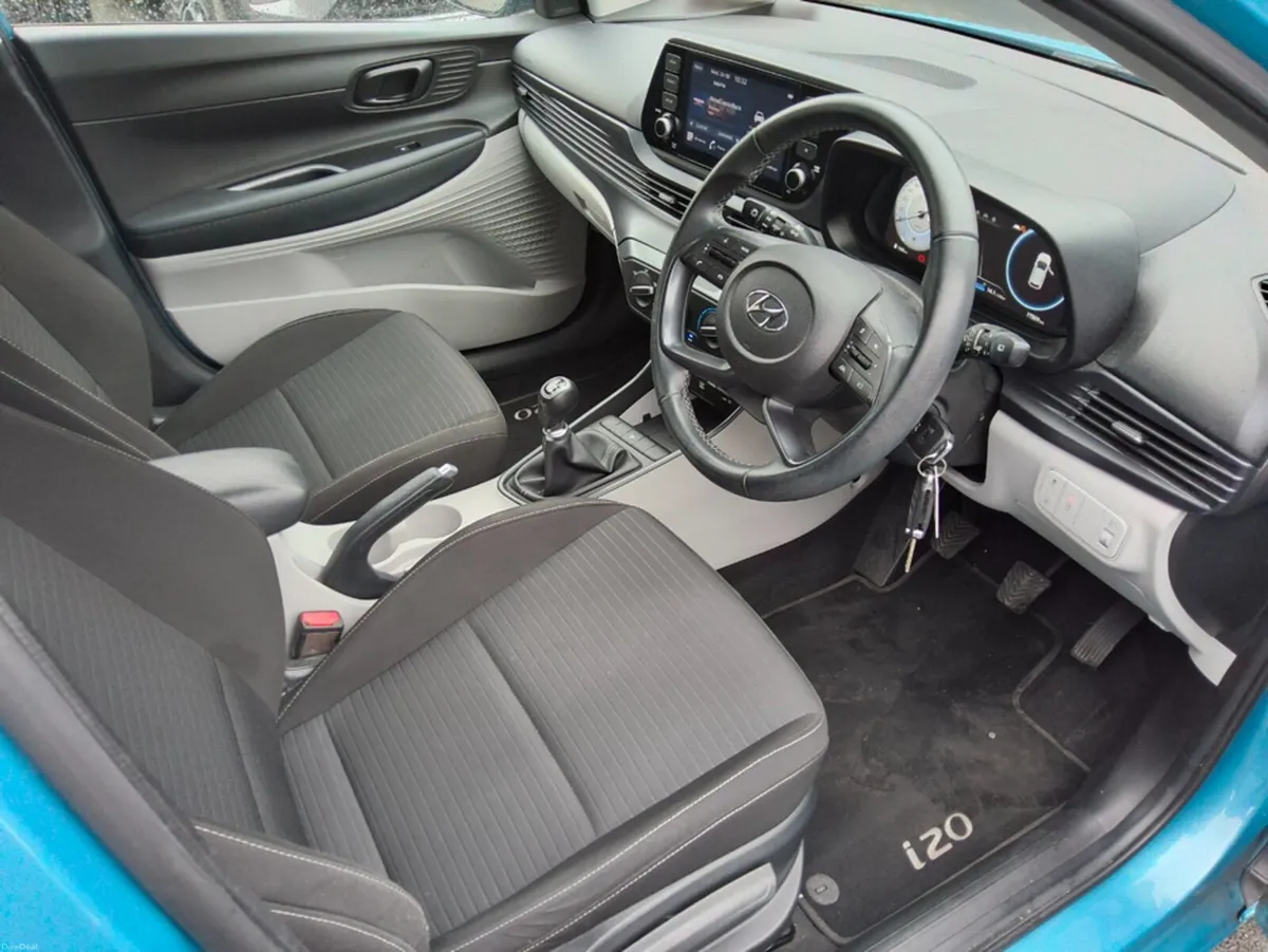 Hyundai i20 DELUXE PLUS - Two Tone - 1 Owner - Low - Image 6