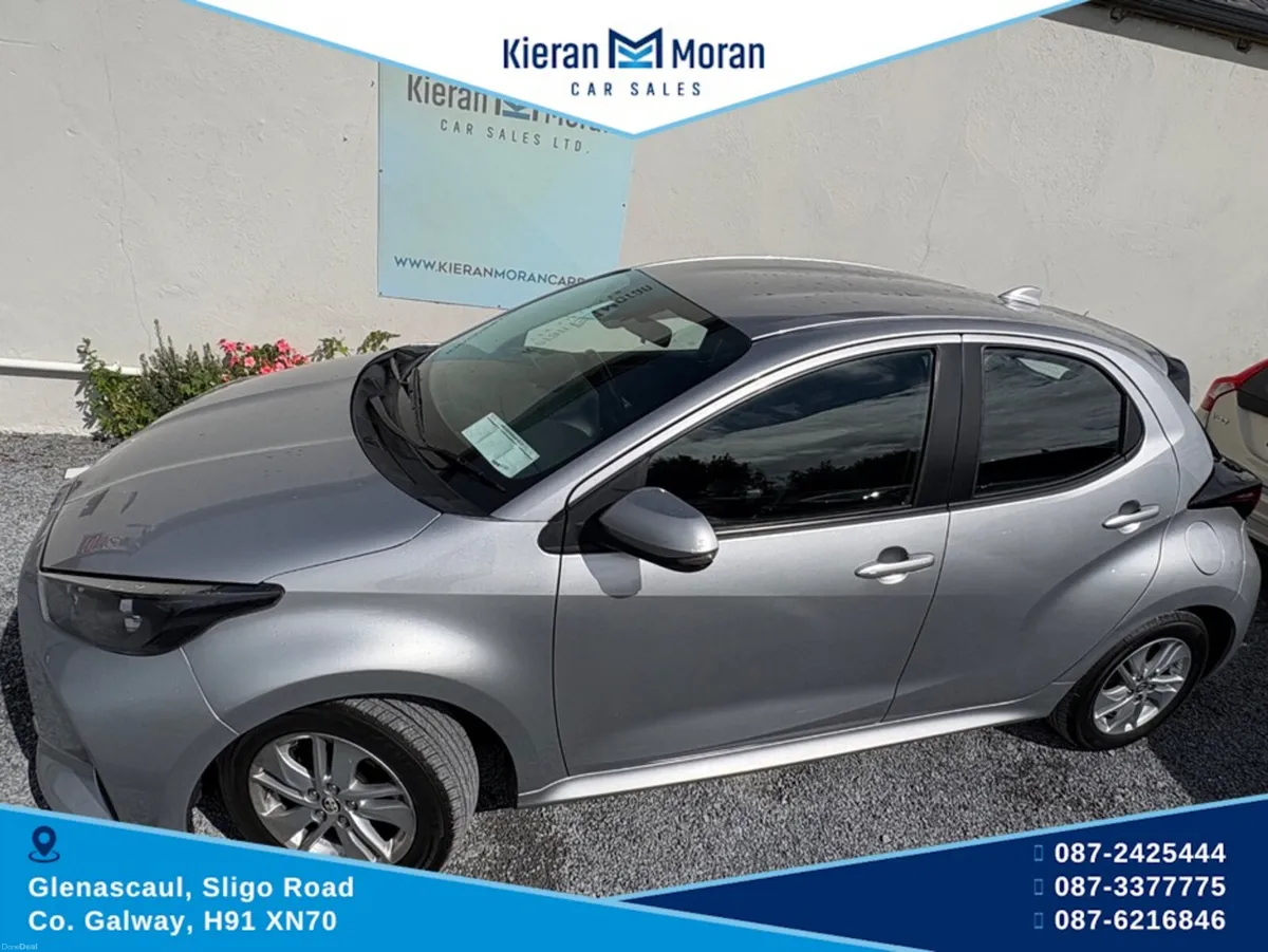 Toyota Yaris HYBRID LUNA AUTO 4DR - Image 3