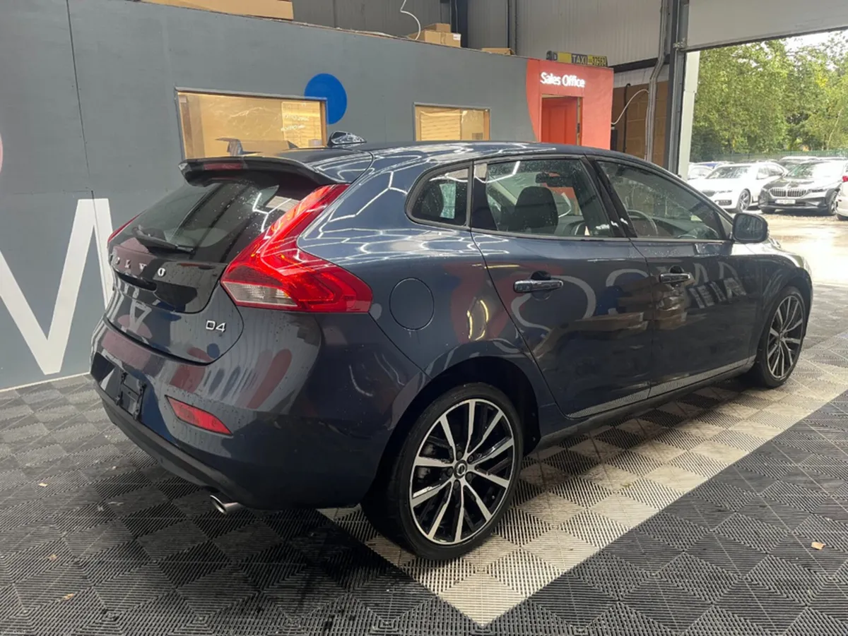 Volvo V40 2018 VOLVO V40 D4 DYNAMIC EDITION 2.0 AU - Image 3