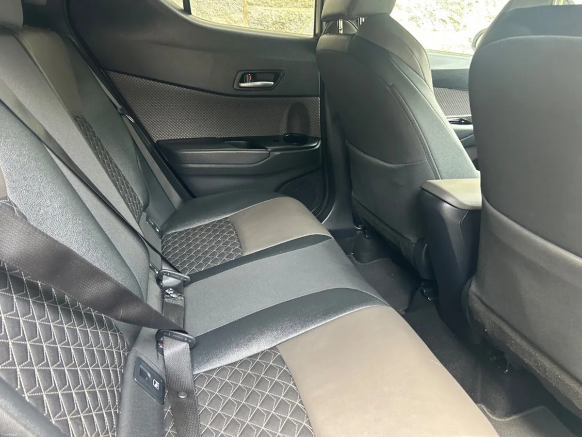 Toyota C-HR 1.8 HYBRID SOL 4DR AUTO - Image 6